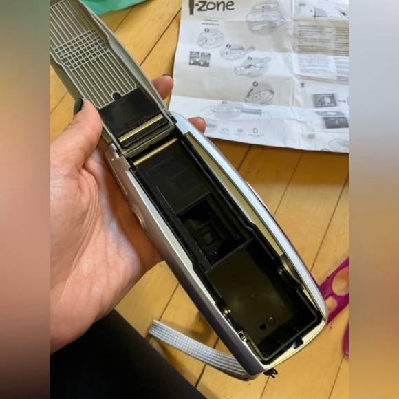 iZone Instant Polaroid Camera - Picture 4 of 8